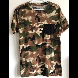 Mens Camo T-shirt size Small